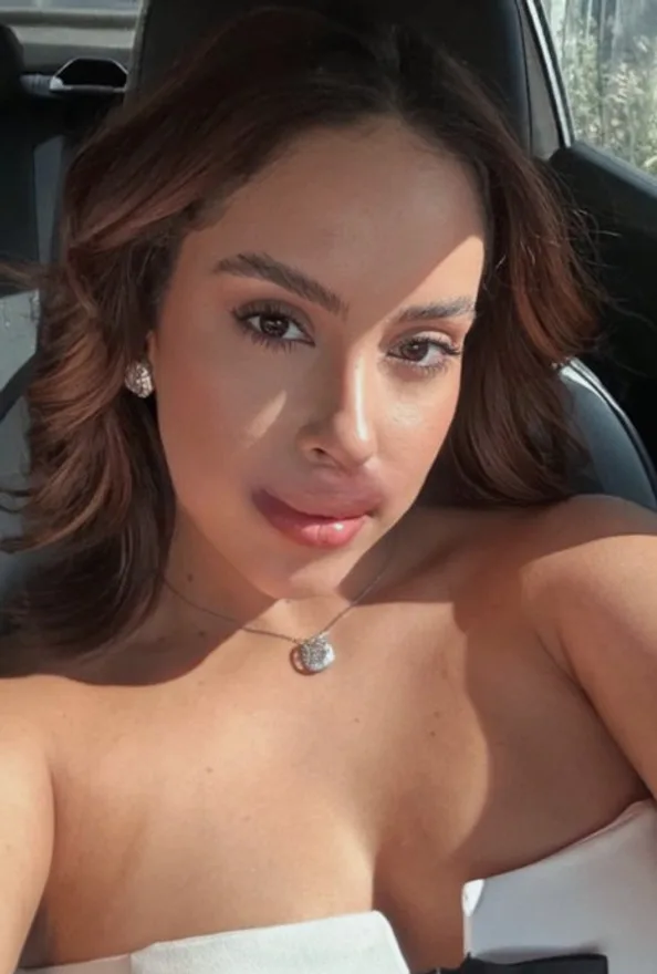 Julia Belle